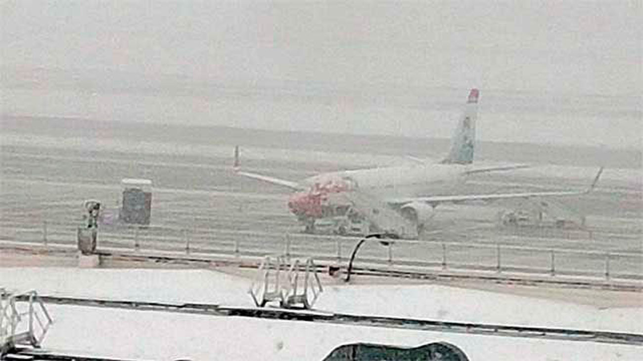Aviones y trenes también sufren los efectos del temporal de nieve