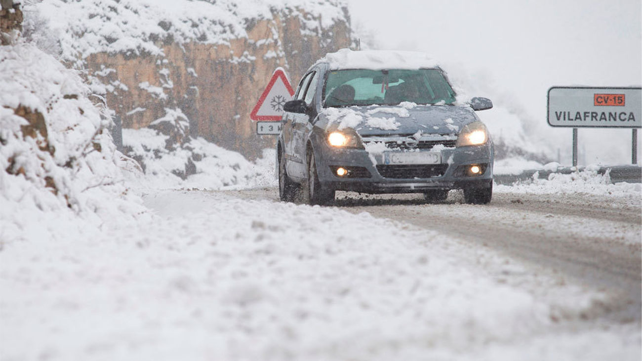 Reabre la AP-6 pero continúan los problemas de circulación en 300 carreteras