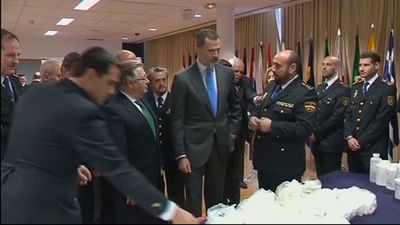 El Rey se interesa por la operación antidroga y el estado de los agentes heridos