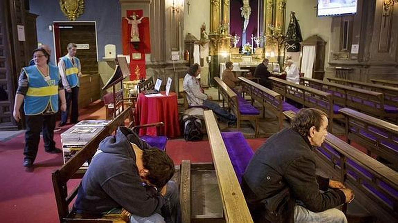 El frío aumenta el número de personas sin hogar que acuden a San Antón