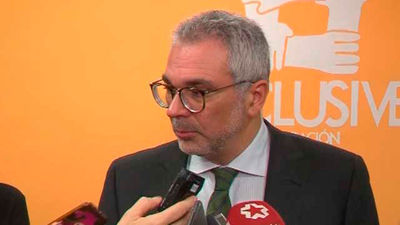 Carlos Izquierdo dice que no dimitirá a pesar de su reprobación