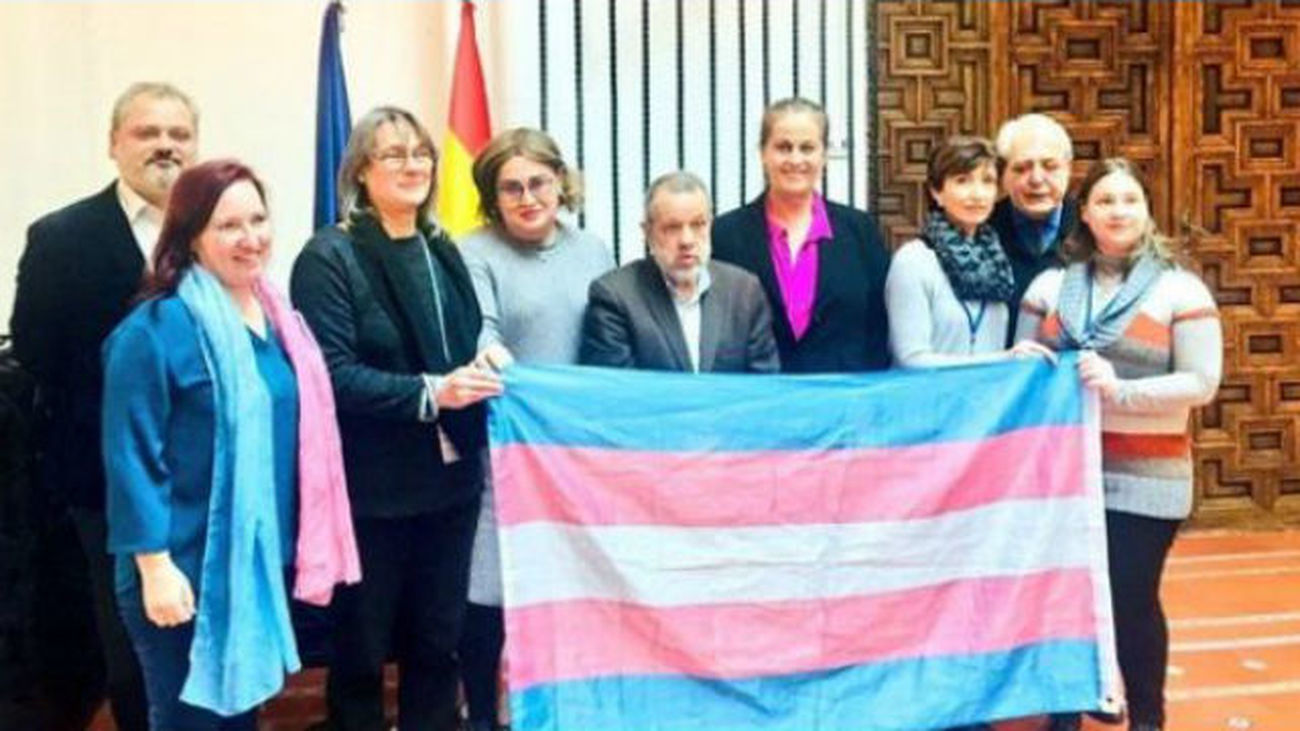 Colectivos transexuales trasladan su queja de "incumplimiento" de la Ley de Transexualidad al Defensor del Pueblo