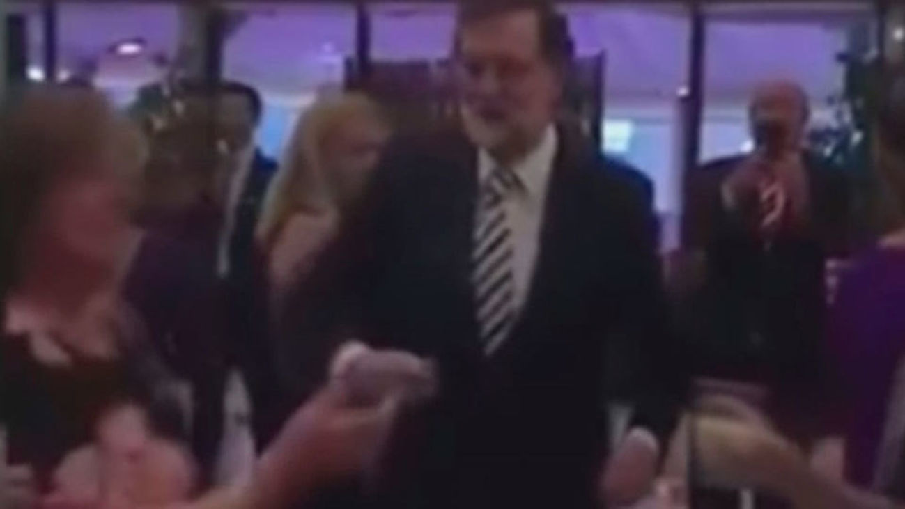 Los políticos sorprendidos cuando bailaban no deben temer por su imagen