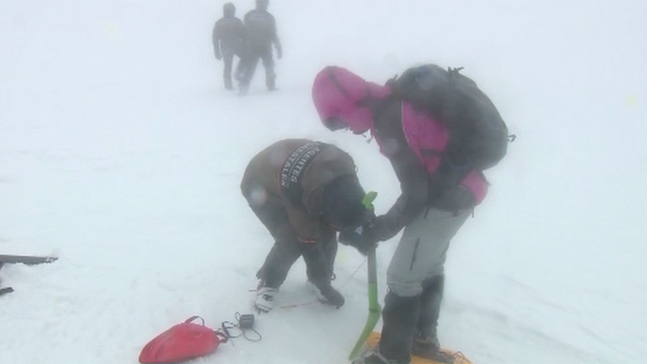 Controles y catas en las zonas elevadas de la sierra de Madrid para evitar aludes