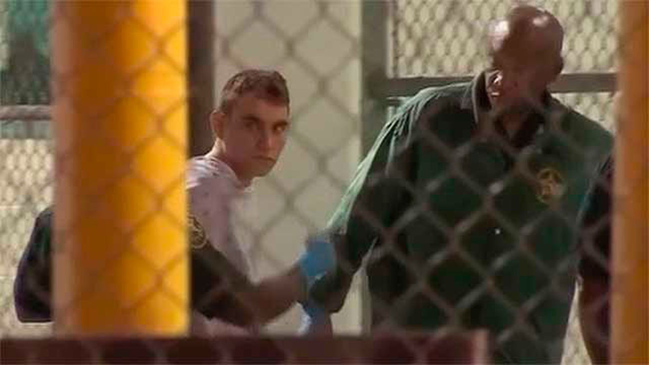 Al menos 17 muertos y 15 heridos en un tiroteo en un instituto en Florida