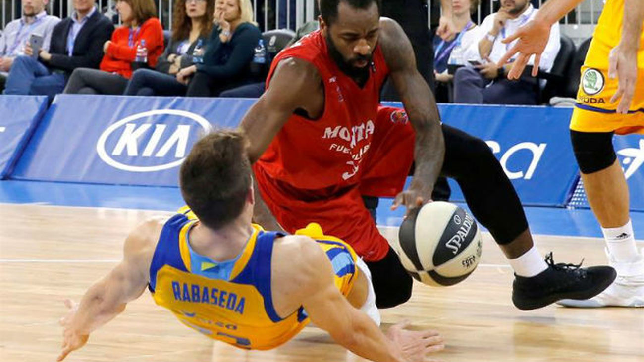 Olaseni ante el Gran Canaria