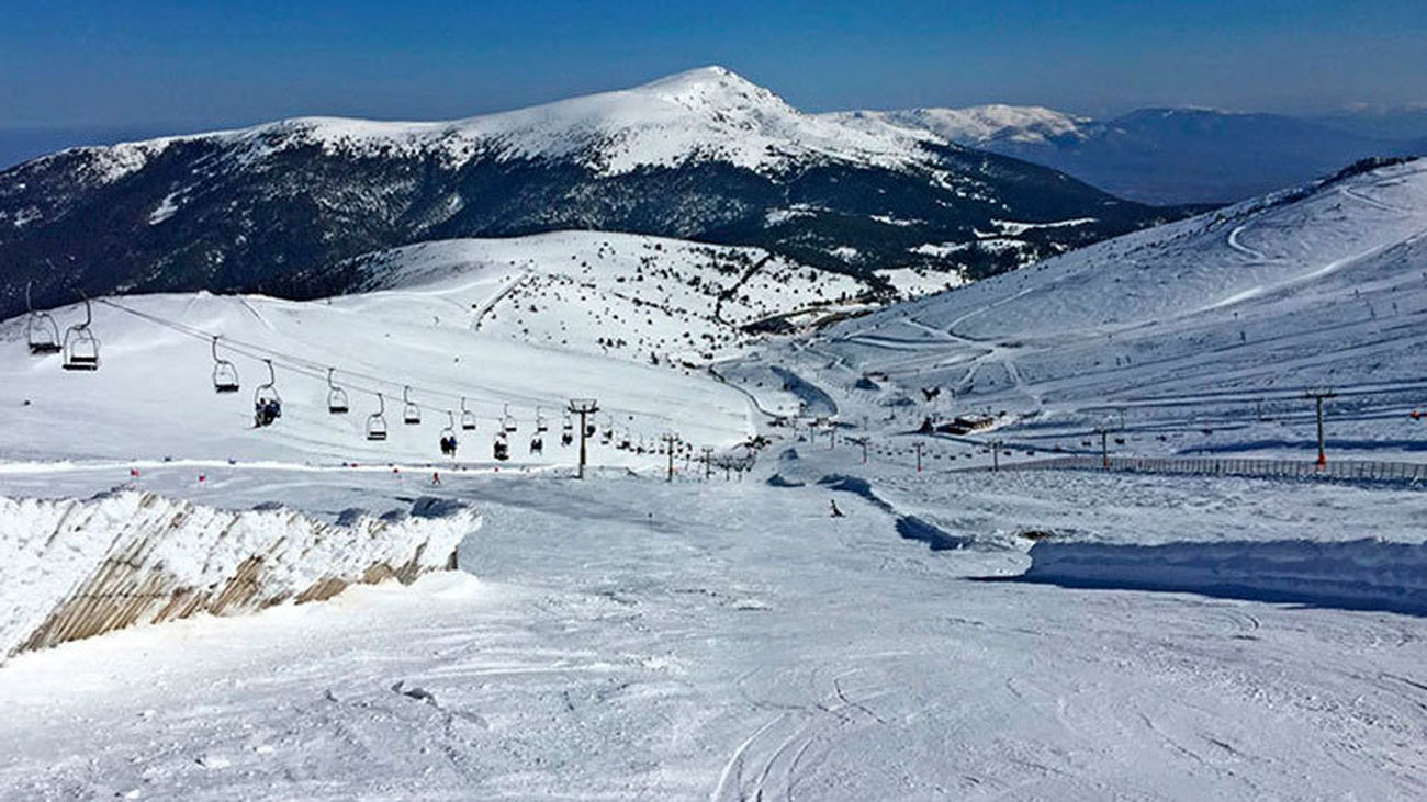 Valdesquí y Navacerrada abren la estación con 22 kilómetros esquiables