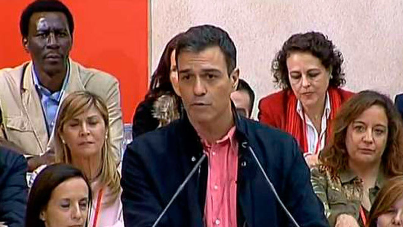 El PSOE aprueba su nuevo reglamento que refuerza el poder de las bases y la ejecutiva