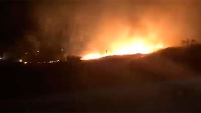 Un incendio en el mar de Ontígola, en Aranjuez, quema un área de pastos