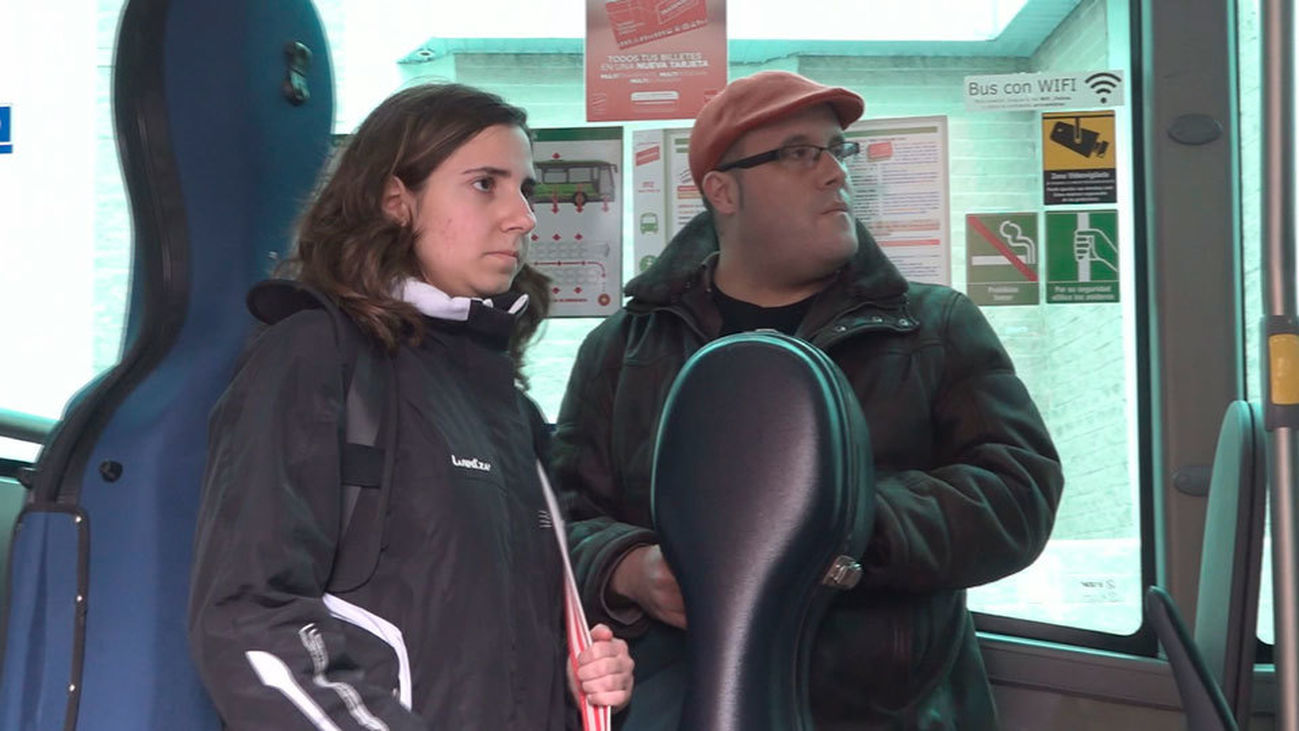 En Móstoles no dejan acceder al autobús con instrumentos musicales grandes