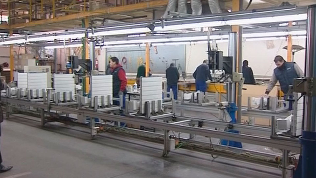 La CEOE aboga por contratar a mayores de 45 años como becarios