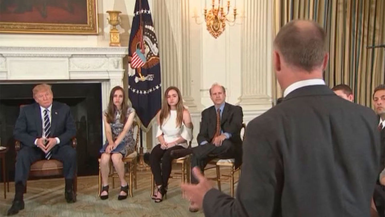 Trump propone que los profesores lleven armas ocultas para defender a sus alumnos