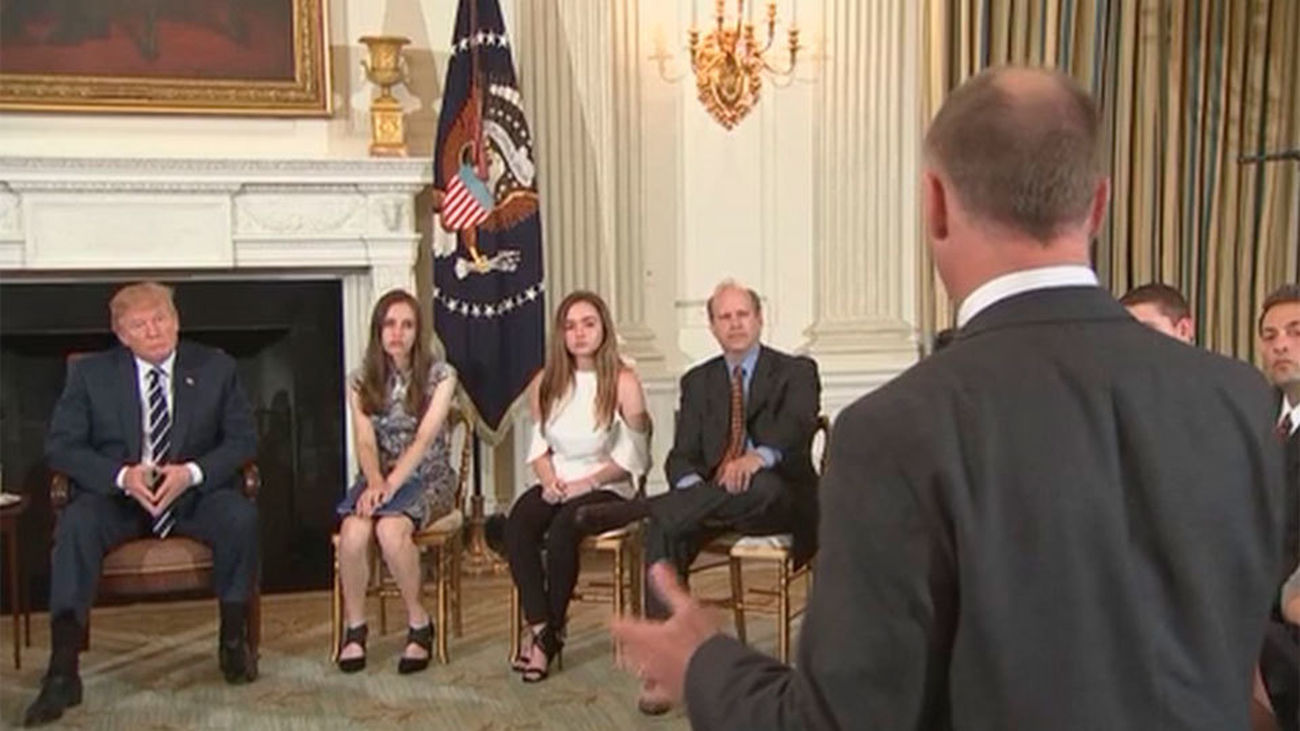 Trump propone que los profesores lleven armas ocultas para defender a sus alumnos