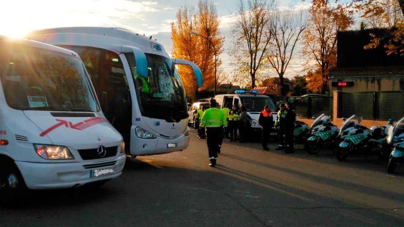 La DGT vigila los autobuses escolares