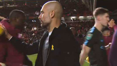 Guardiola es sancionado por la Federación Inglesa de Fútbol por lucir el lazo amarillo