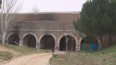 Vecinos de Tetuán denuncian el abandono que sufre el acueducto de Valdeacederas