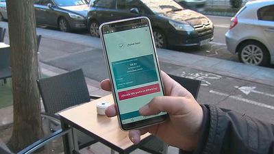 El incremento del pago del parquímetro con móvil se retrasa