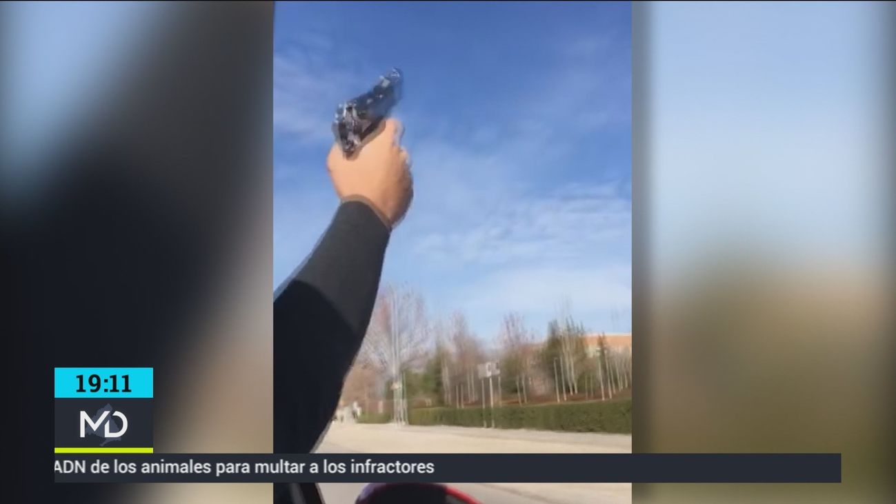 Las imágenes de un joven disparando al aire desde un coche en Rivas VaciaMadrid