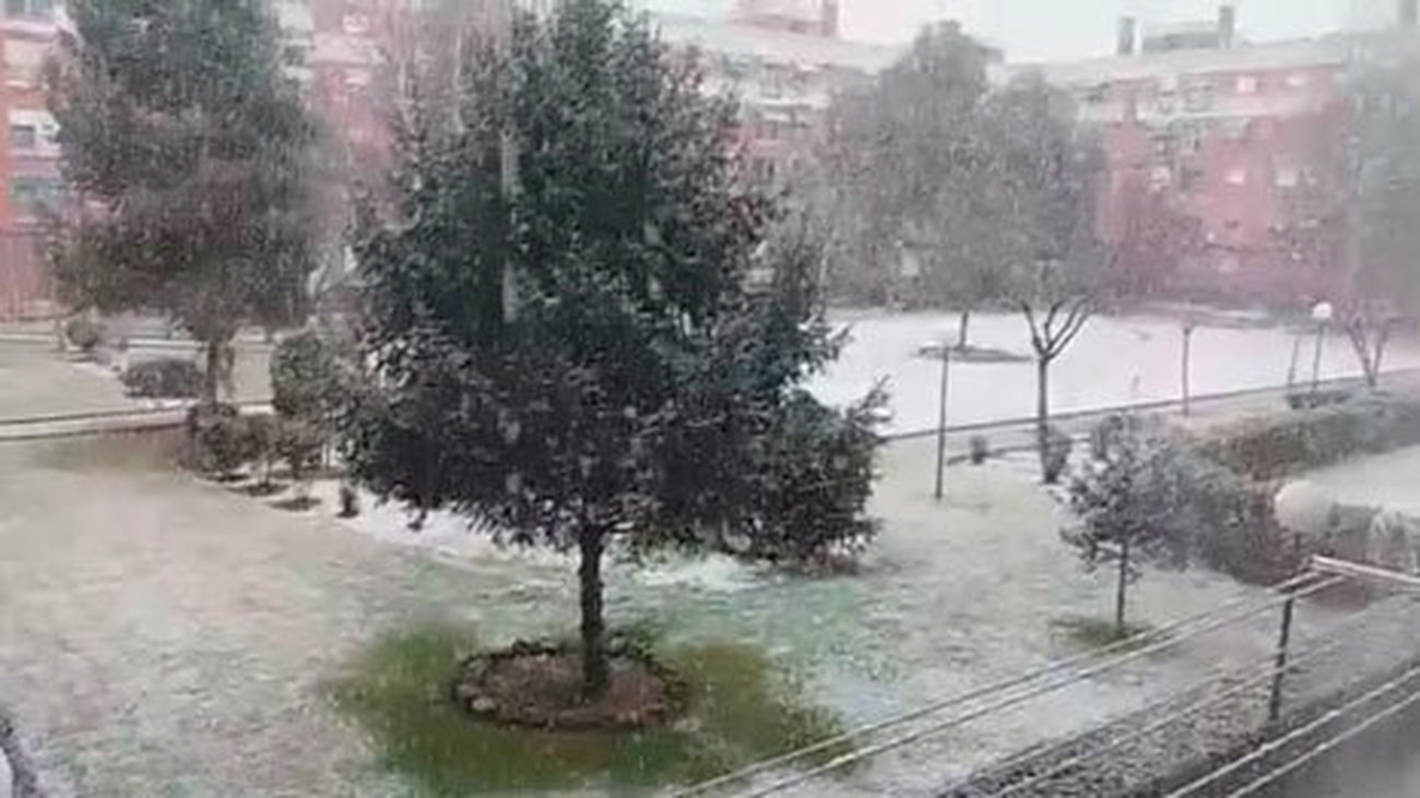 Vuelve la nieve a la región de Madrid con finos copos seguidos de lluvia