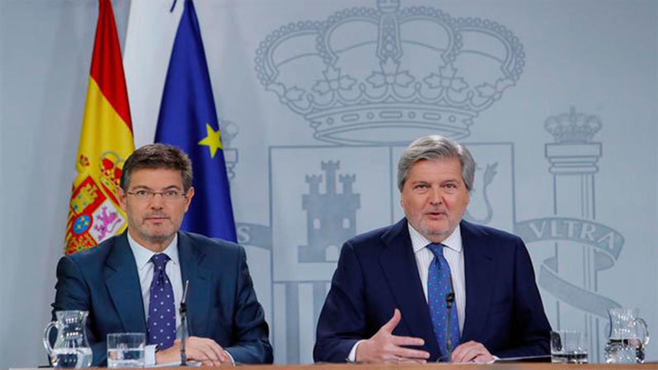 Los ministros Rafael Catalá e Íñigo Méndez de Vigo en rueda de prensa