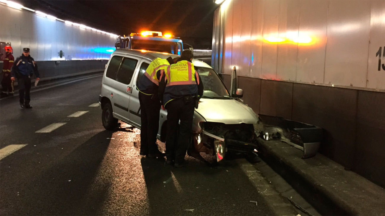 Herido grave tras impactar con su coche contra un muro en un túnel M-30