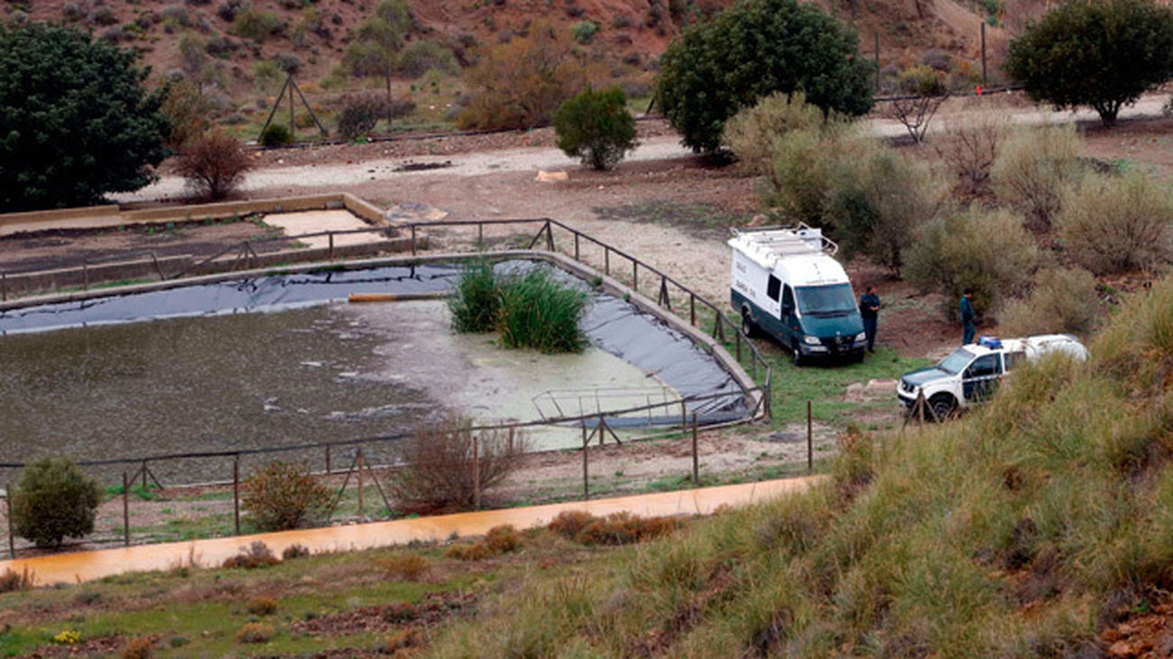 Buzos actúan en balsas del entorno donde apareció una posible camiseta de Gabriel