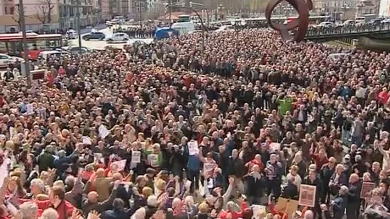 Los pensionistas vuelven a protestar Bilbao por la 'ridícula' subida de sus pensiones