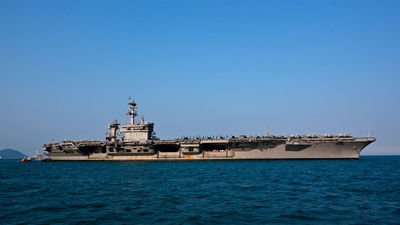 Un portaviones de EEUU atraca en Vietnam 50 años después de la guerra