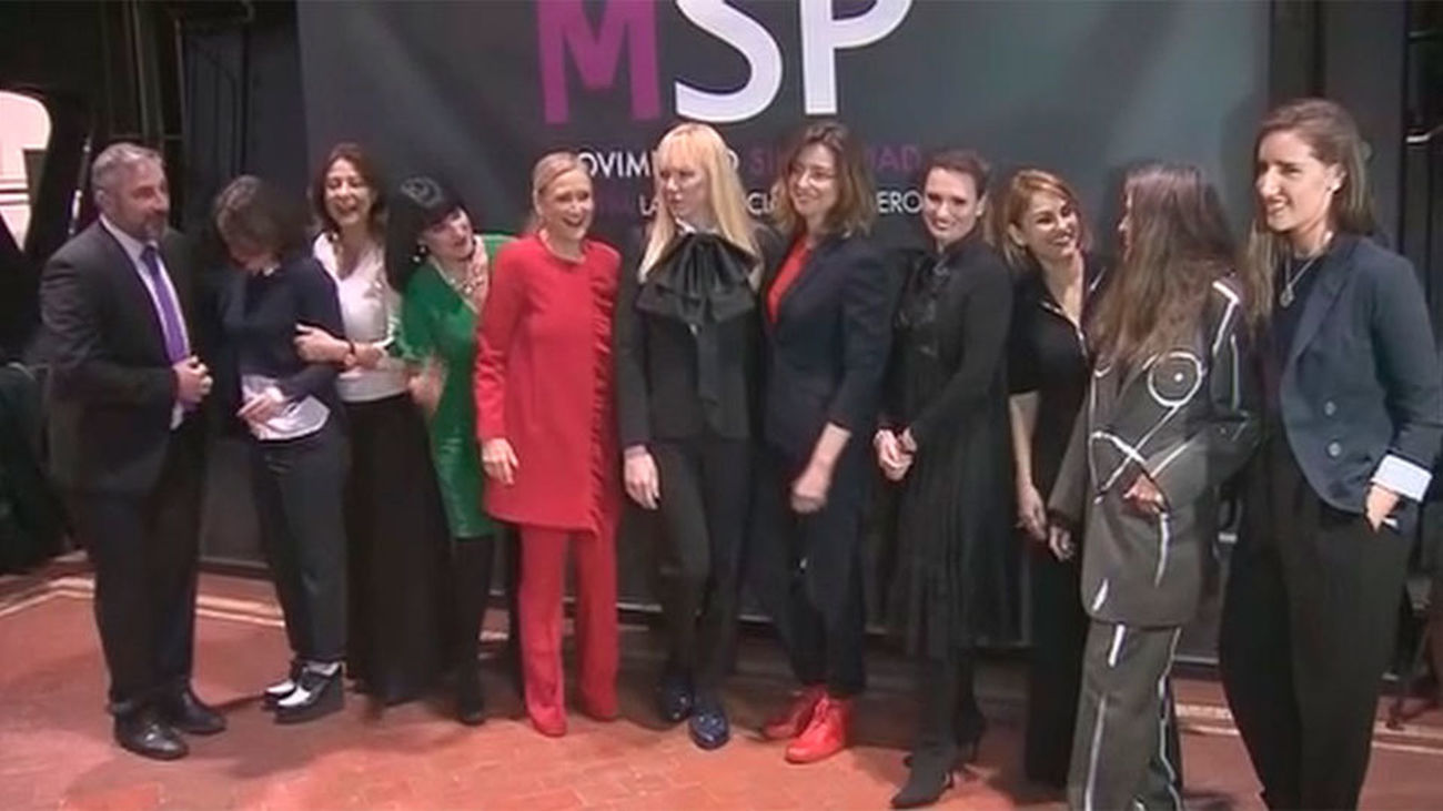 Cifuentes participa en la exposición 'sin piedad' contra la violencia de género