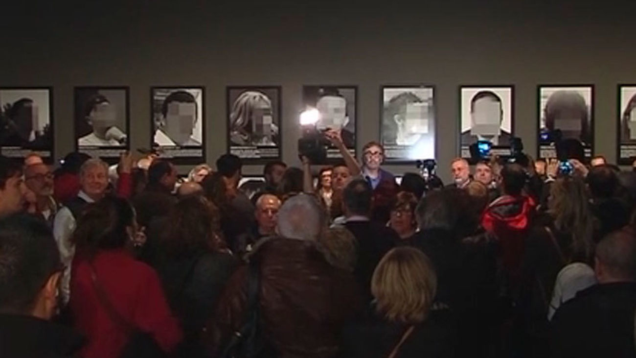 Protestas contra el alcalde de Lleida en la exposición de la obra retirada de Arco