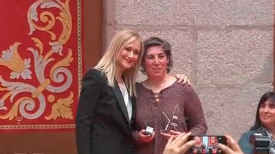 Cifuentes entrega los reconocimientos 8 de Marzo con motivo del Día de la Mujer