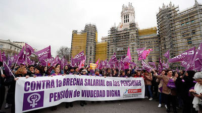 Miles de personas acuden a manifestaciones y secundan los paros parciales