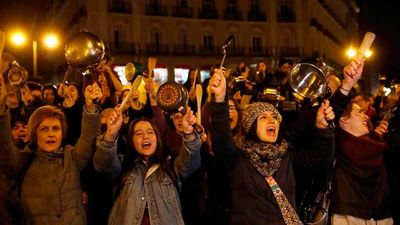 La huelga feminista del 8 de marzo arranca con una cacerolada en Sol