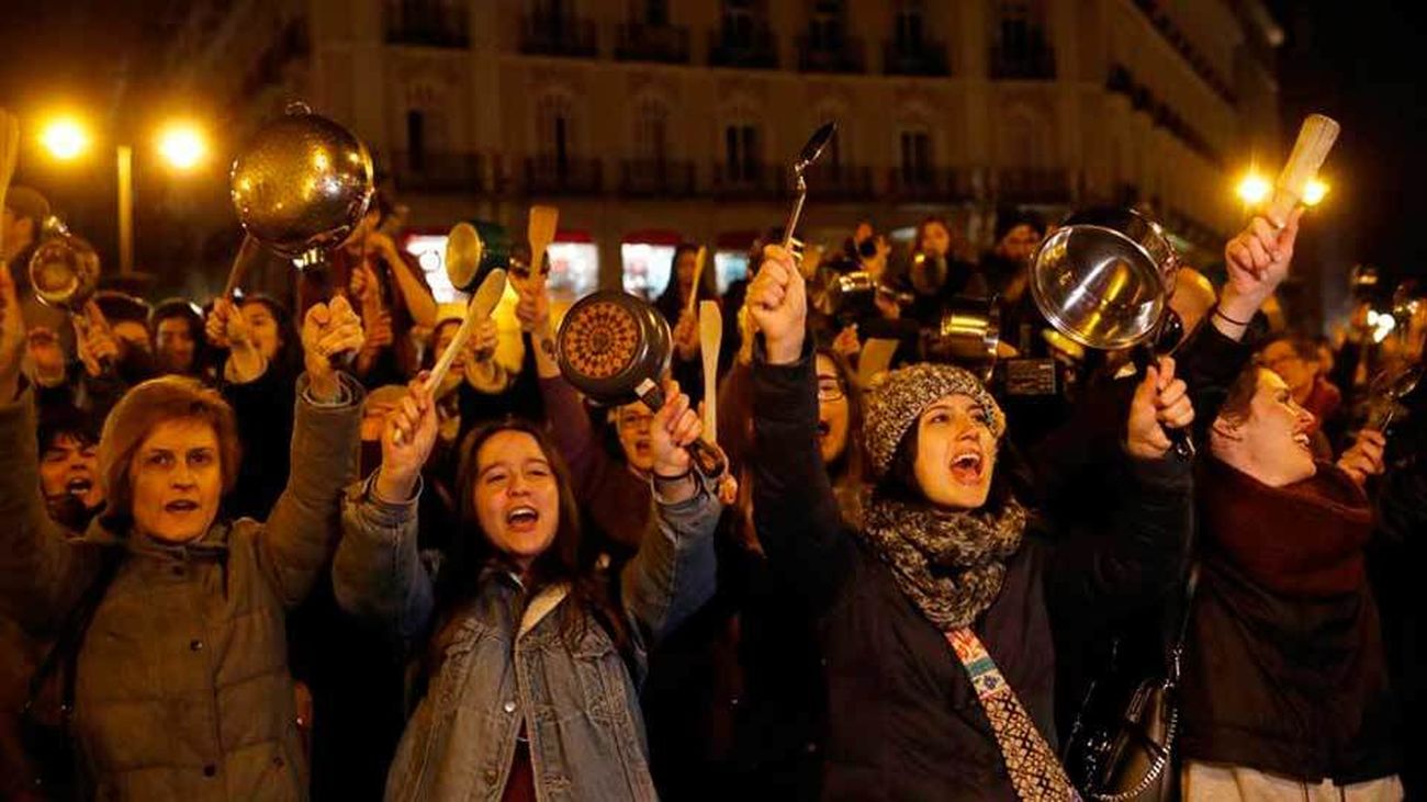 La huelga feminista del 8 de marzo arranca con una cacerolada en Sol