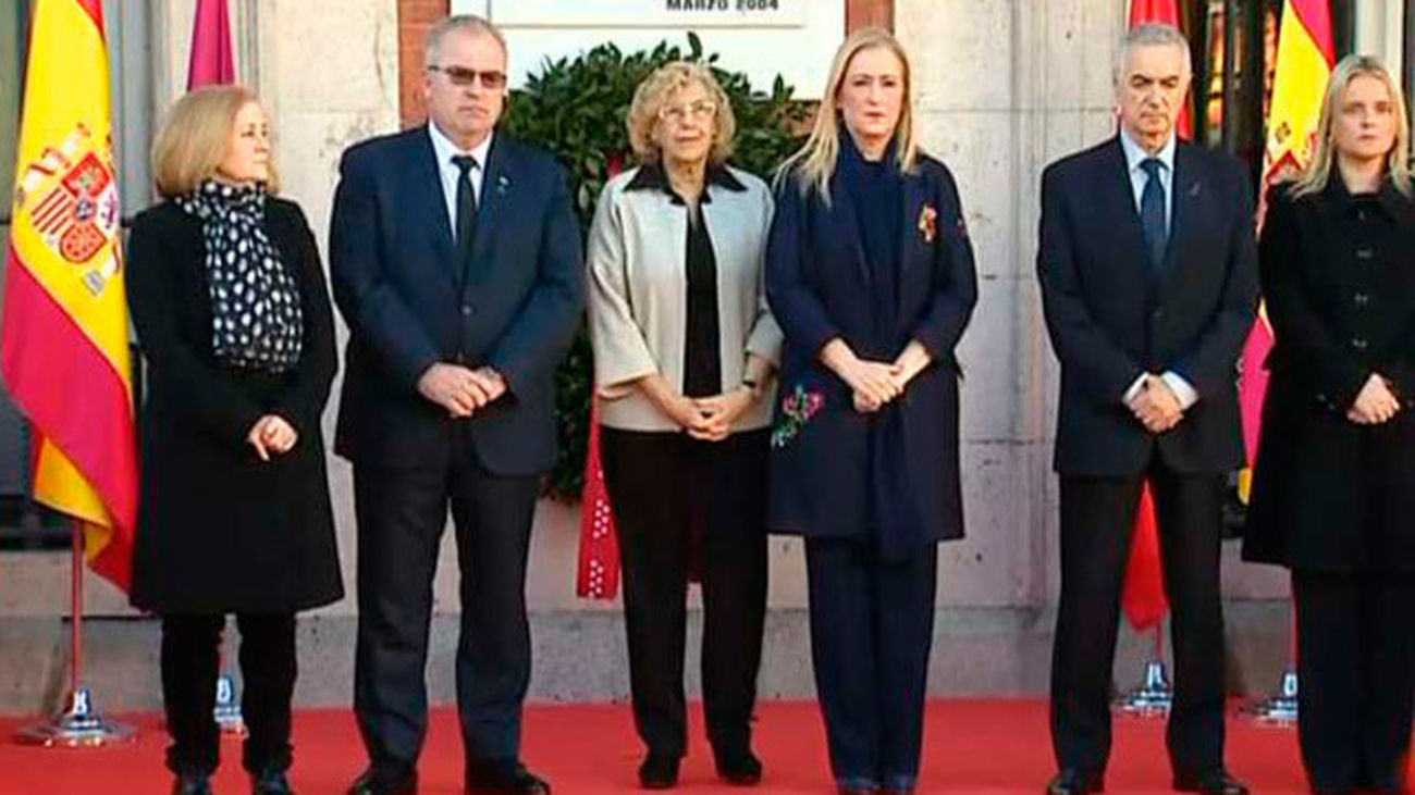 Cifuentes y Carmena homenajean a las víctimas del 11M