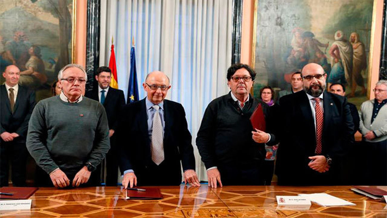 Montoro califica de "histórico" el acuerdo salarial para los empleados públicos