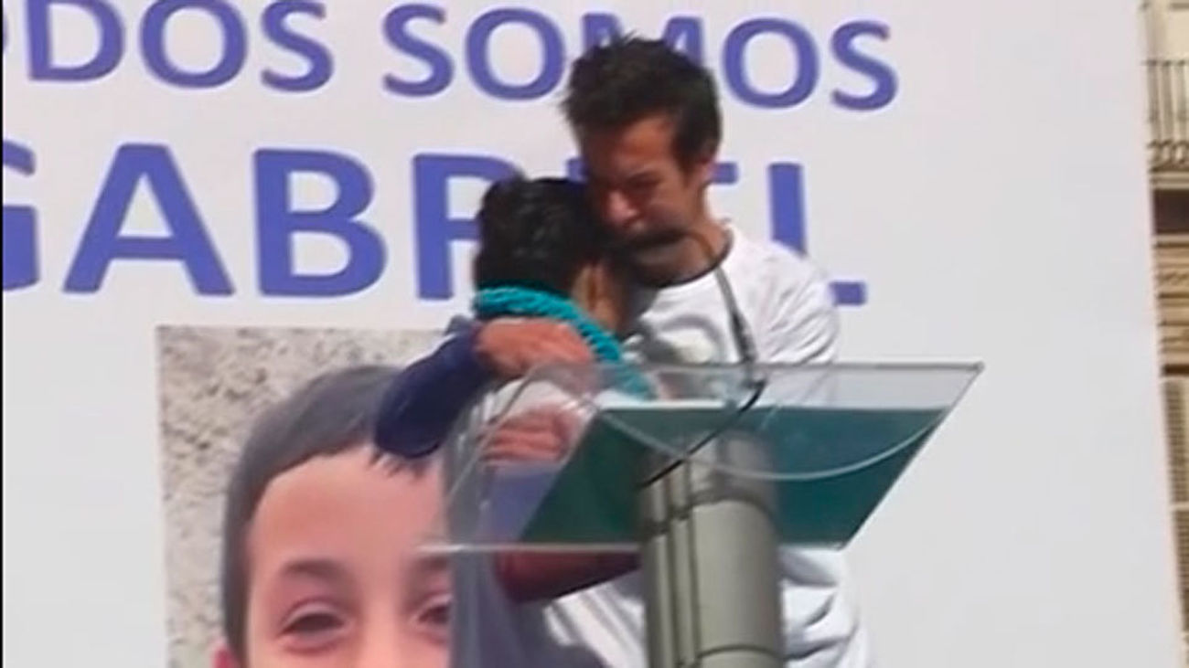 Almería apoya a la familia de Gabriel al grito de "le vamos a encontrar"