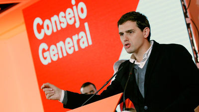 Ciudadanos consolida su primera posición y Podemos pasa a PP y PSOE, según una encuesta