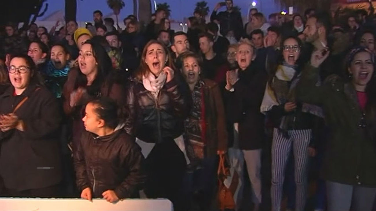 Indignación vecinal a las puertas de la comandancia de la Guardia Civil de Almería