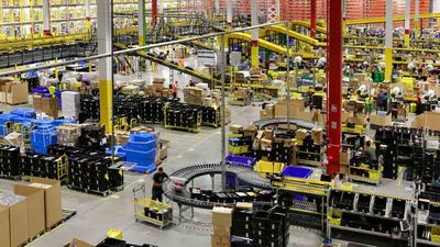 Amazon busca un mozo de almacén para su centro de San Fernando de Henares