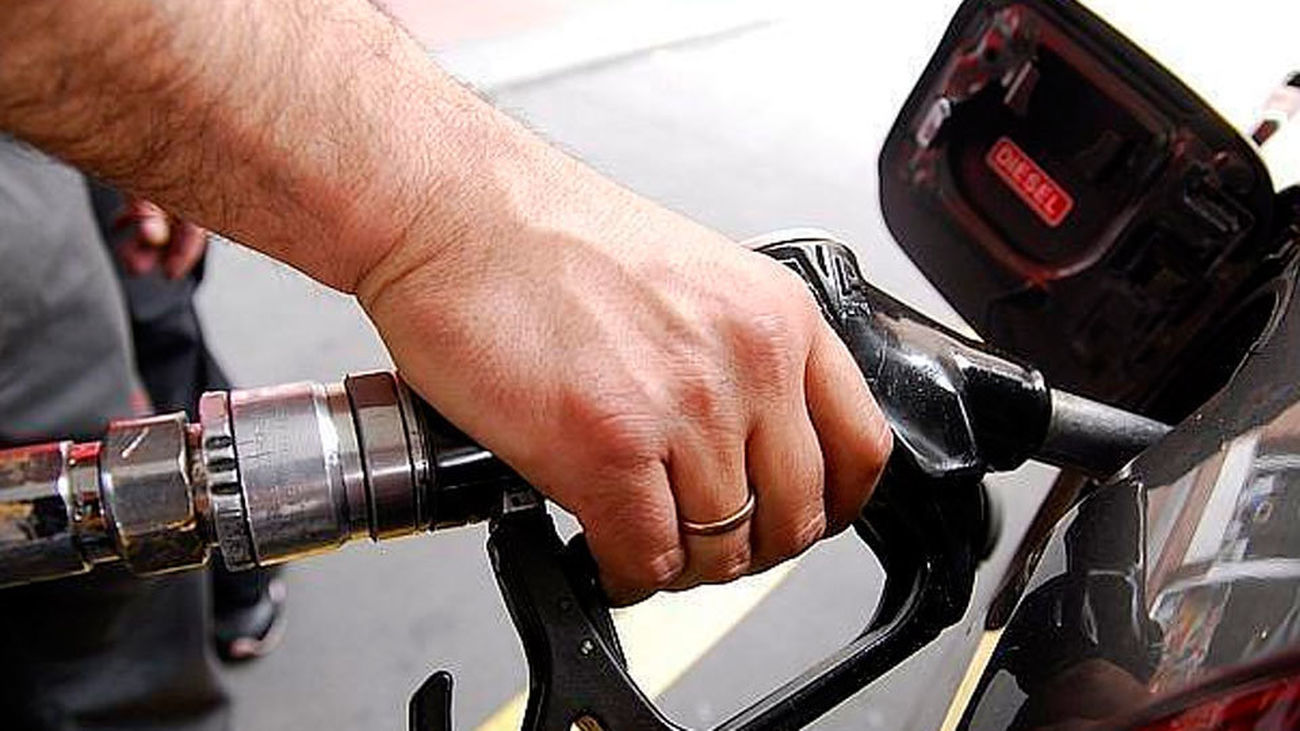 Hacienda no prevé subir en breve los impuestos a los coches diésel