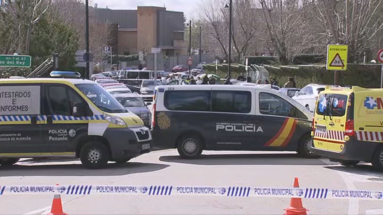 La alcaldesa de Pozuelo pide tranquilidad a los vecinos de la zona, tras el tiroteo en la Calle Solano, 3 (Pozuelo de Alarcón)