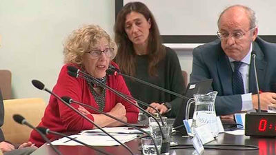 Carmena pide disculpas a una edil del PSOE por calificar su intervención de "miserable"