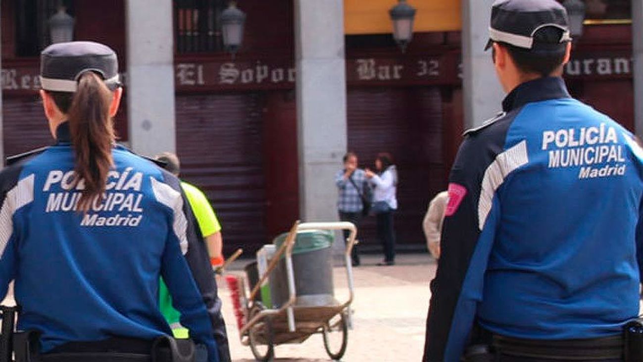 Detenido en La Latina por golpear a novia que tenía a su bebé en brazos