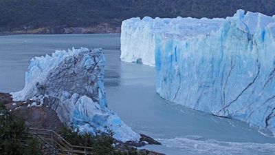 El Perito Moreno se derrumba sin público