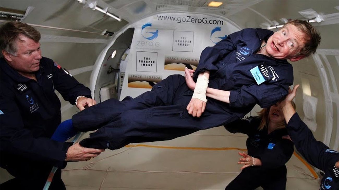 Stephen Hawking en el Boeing 727, un avión de la NASA con gravedad cero