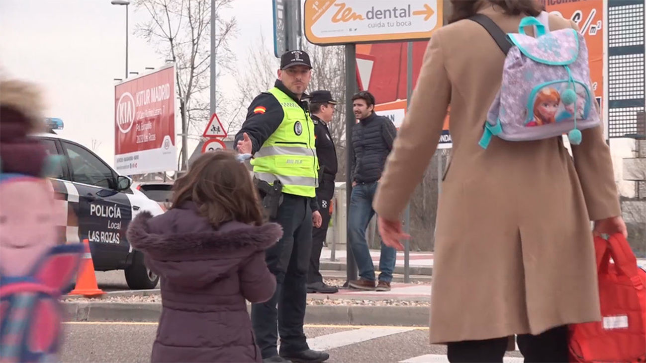 MD acompaña a la Policía Local de Las Rozas en su servicio de salida de los colegios