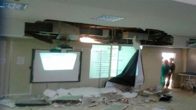 Cae parte del techo de una UCI del Clínico sin provocar heridos