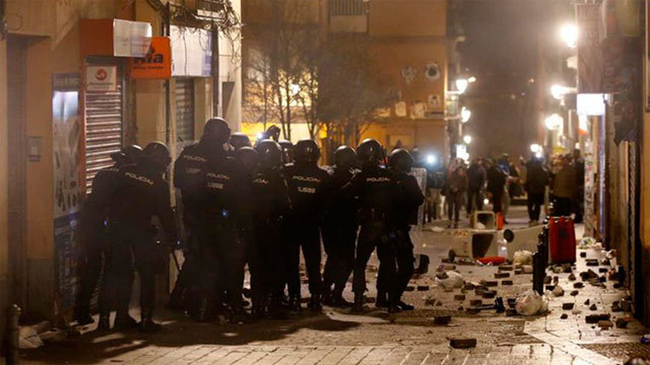 Muere un mantero en Lavapiés por paro cardíaco durante un control policial