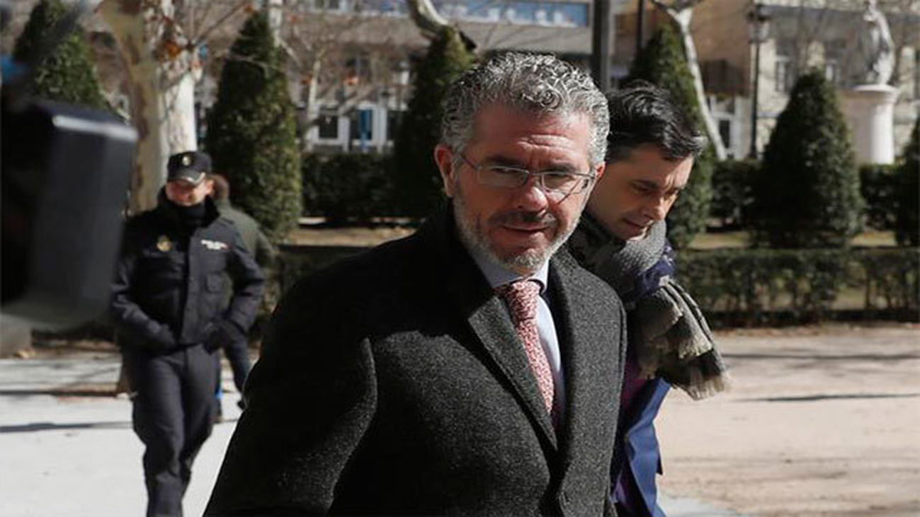 Granados aporta facturas falsas de la consejería de Prada en la campaña de Aguirre